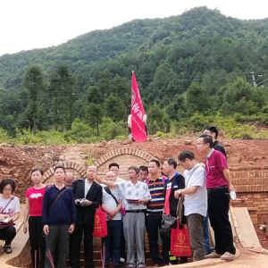 千里遥途访古贤