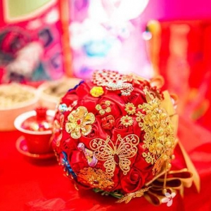 命犯桃花、命中无桃花？教你如何催、斩桃花，在卧室床头摆放铜葫芦，桃花位摆放花瓶