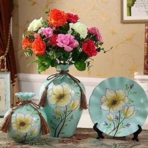 正确摆放客厅花瓶，让你住宅招财又旺运