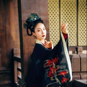 面相上有这些特征的女人易婚变，婚姻要吃两井水！