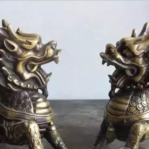 家里小孩半夜哭闹可能风水作怪，孩子连续发烧不退，可在房间放几物镇魂