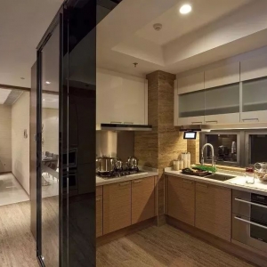 厨卧门对门的问题该如何化解？